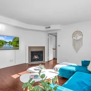 Cozy 2 Bedroom & 2 Bathrooms By Beverly Hills With Free Parking Apartment Los Angeles